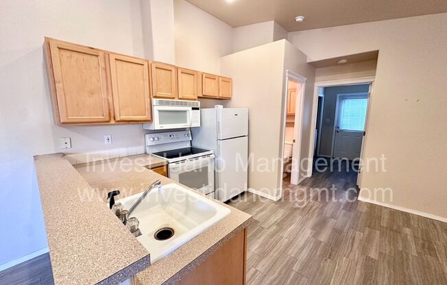 2 beds, 2 baths, 950 sqft, $1,250, Unit B