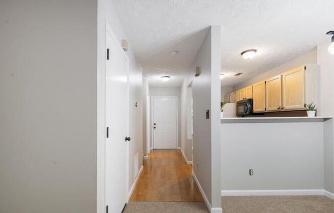 2BR/ 1.5BA 1 Car Garage Townhouse W. Knox