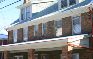 Charming Townhouse in a Beautiful Neighborhood