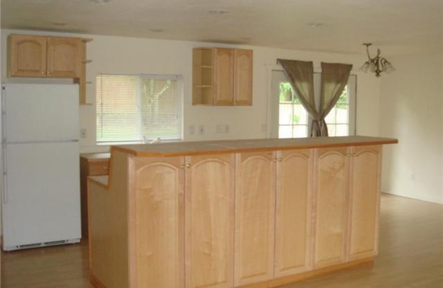 Charming 3 Bed 1.75 Bath Home in Bellevue