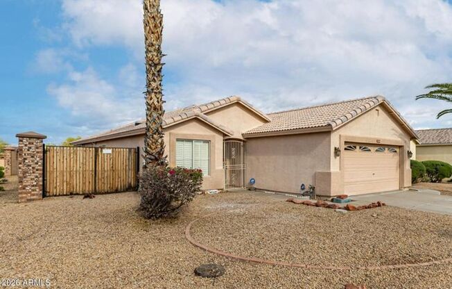 16243 N Oachs Dr, Surprise - Wonderful 3 Bed w/pool