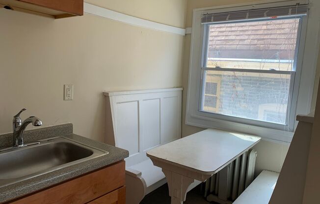 Studio, 1 bath, 450 sqft, $895
