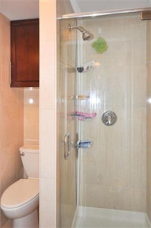 3 beds, 2 baths, 1,048 sqft, $6,000, Unit 44