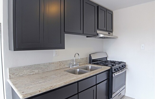 4055 WALL ST