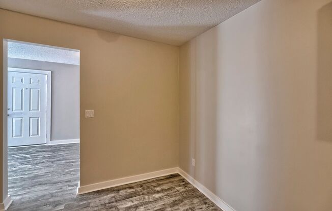 2 beds, 1 bath, $1,250, Unit 8