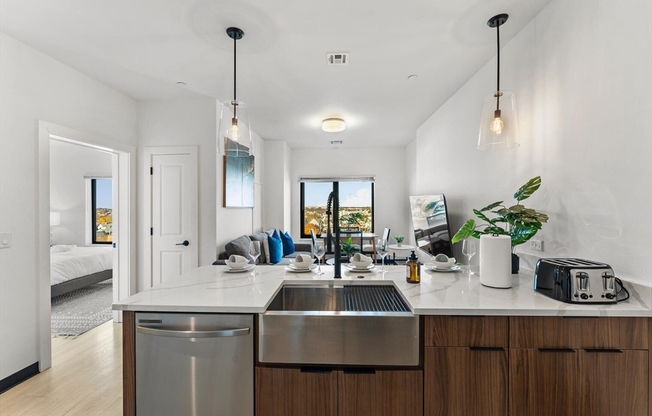 1 bed, 1 bath, 560 sqft, $2,400, Unit 213