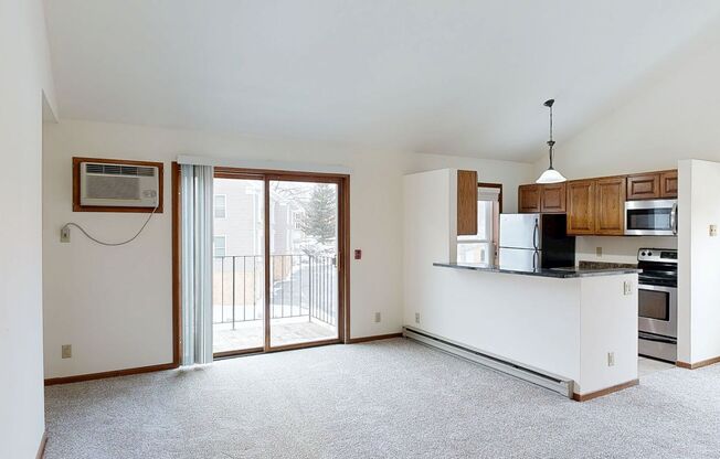 2 beds, 2 baths, 950 sqft, $1,725, Unit 7633CC