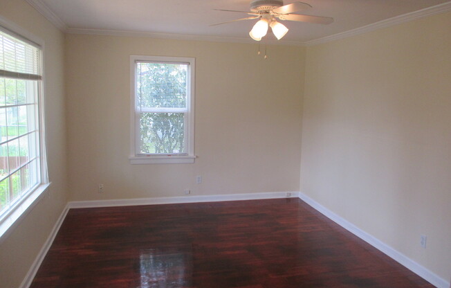 2 beds, 1 bath, $1,595