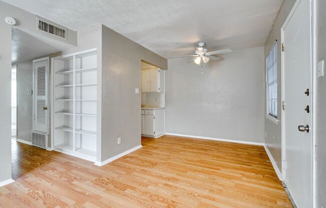 2 beds, 1 bath, 750 sqft, $1,100, Unit K706 - 307 - 107