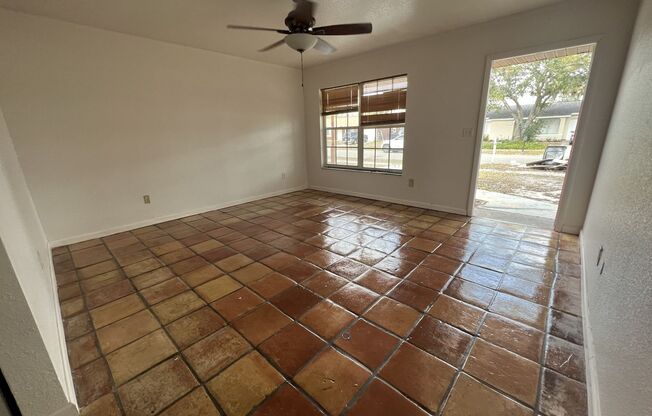 Annual Rental ** Newly Updated 2 Bed / 1.5 Bath Single Family - Tile Floor / Oversized Lanai ** $1,595