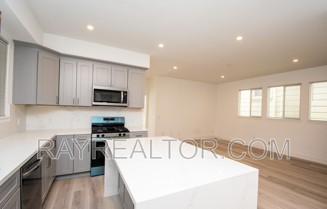 2825 GOLDEN GATE AVE