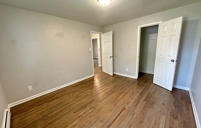 3 beds, 1 bath, 1,027 sqft, $1,299, Unit 203