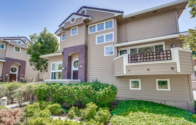 Excellent and Spacious Home - 3BR 2.5 BA - This is a MUST SEE!!!