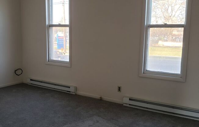 1 bed, 1 bath, $800, Unit Apt. 1