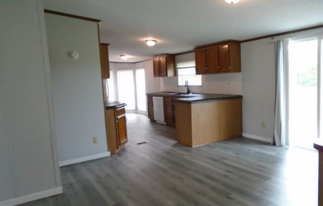 4 beds, 2 baths, $1,400