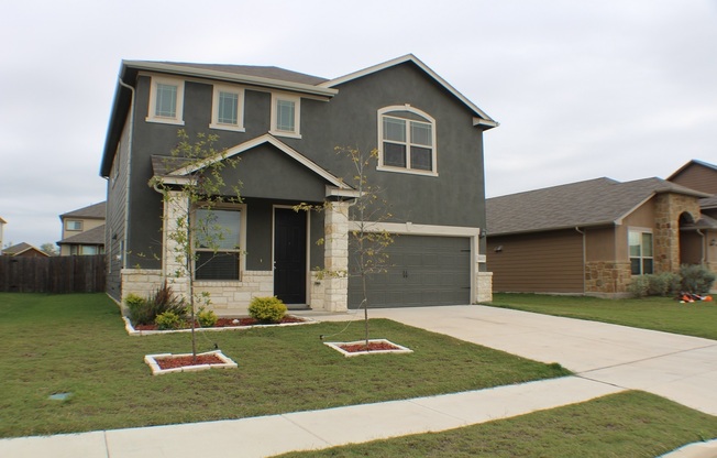 Immaculate Rental with fabulous upgrades. Realtor Commission: $400