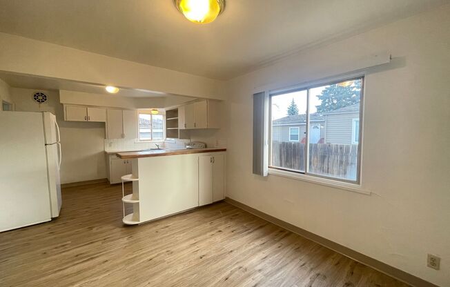 2 beds, 1 bath, $1,300