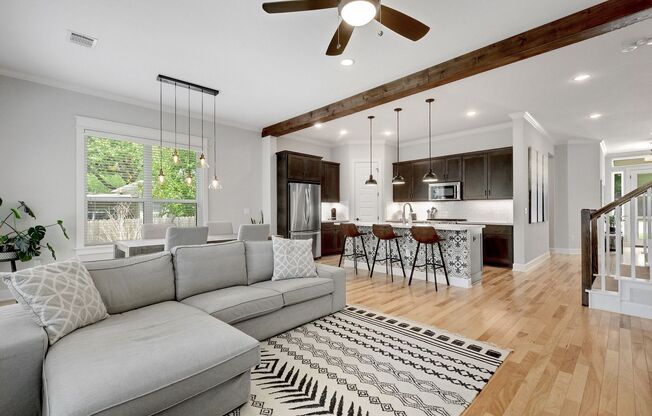 North Loop Area Gem!!!