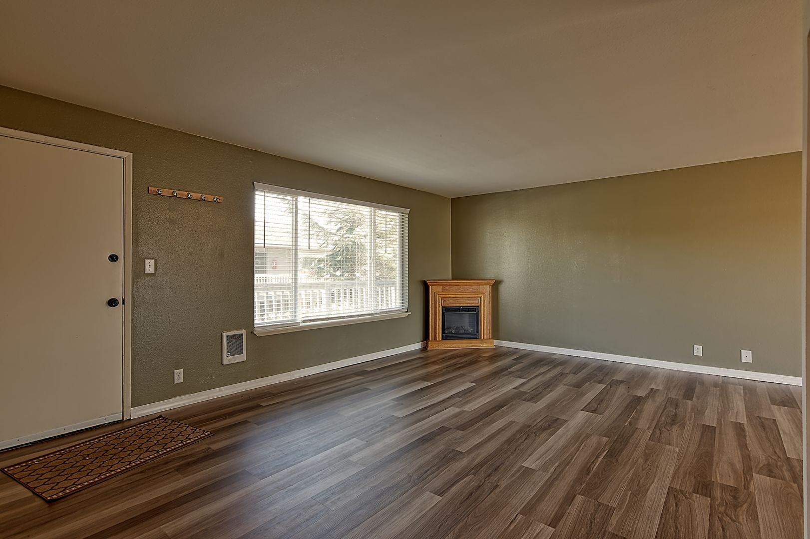 Charming 2 Bdrm Everett Condo - Budget Friendly!