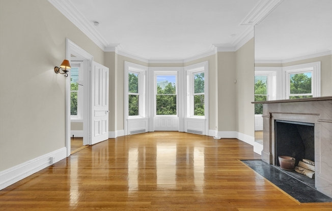321 COMMONWEALTH AVE