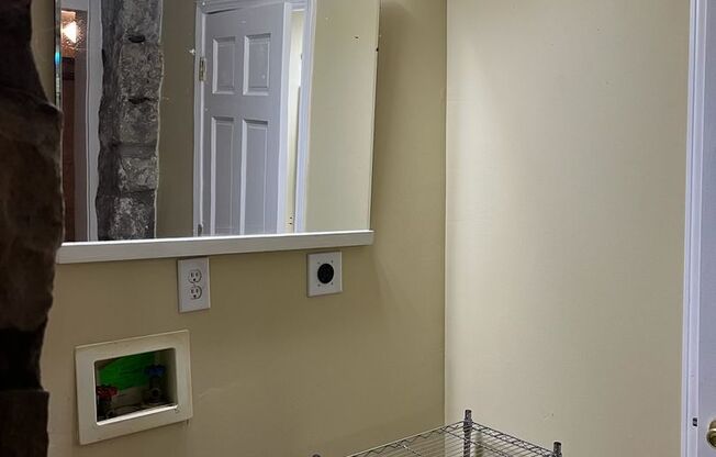 1 bed, 1 bath, 800 sqft, $825, Unit 1411 S. 3rd St. Unit 5
