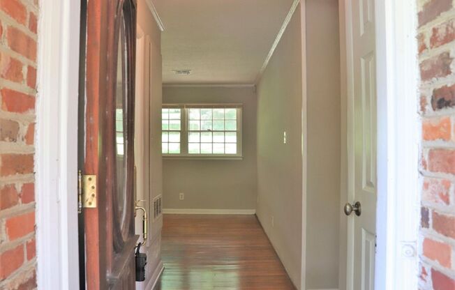 Classy & Comfortable 3 Bedroom / 1 Bathroom Home in Montgomery!