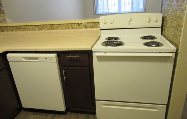 1 bed, 1 bath, $1,100, Unit Unit 117