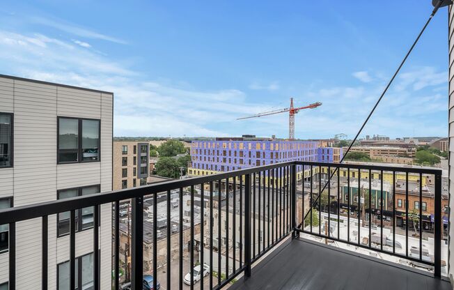 3 beds, 2 baths, 1,028 sqft, $2,670, Unit 714