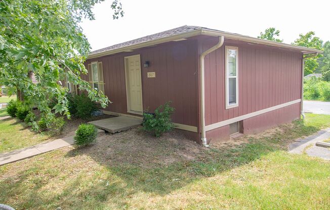 3 beds, 2 baths, $1,395