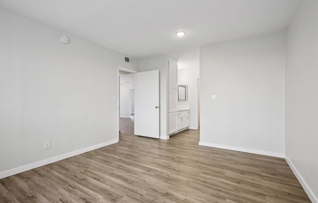 3 beds, 2 baths, 1,350 sqft, $2,895, Unit 303