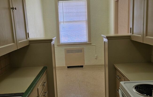 1 bed, 1 bath, $700, Unit 410