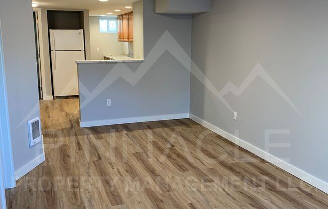 1 bed, 1 bath, 850 sqft, $950, Unit 3B Chicago Ave