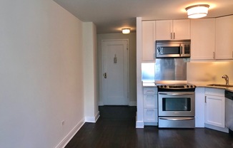 1 bed, 1 bath, $4,700, Unit 302