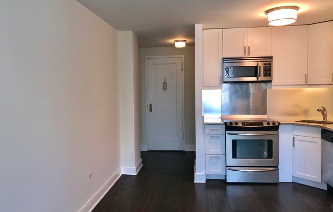1 bed, 1 bath, $4,700, Unit 302