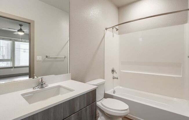 3 beds, 3 baths, 900 sqft, $2,400, Unit 304