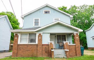 1409 & 1409 1/2 W Jackson St