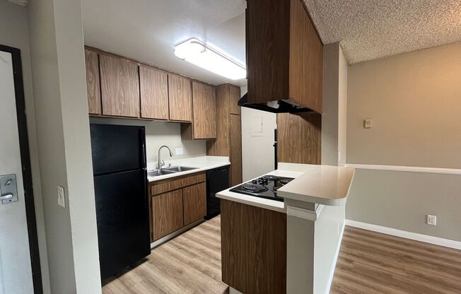 1 bed, 2 baths, 900 sqft, $2,300, Unit 107
