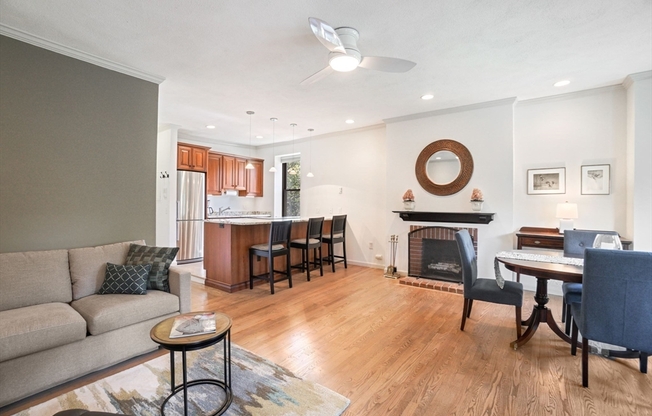 231 W NEWTON