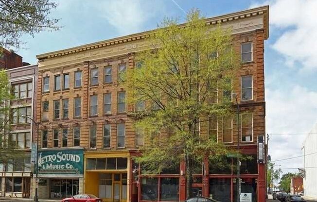 2 beds, 2 baths, 925 sqft, $1,600, Unit 404