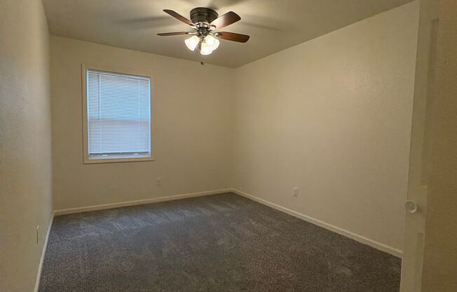 2 beds, 1 bath, 760 sqft, $850, Unit # 26