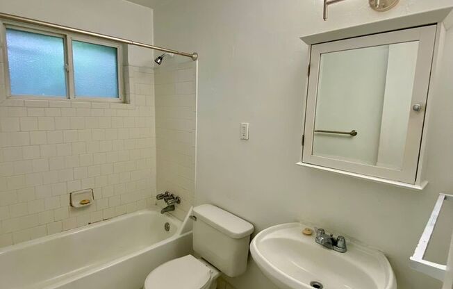 2 beds, 1 bath, 850 sqft, $1,570, Unit 475-B06
