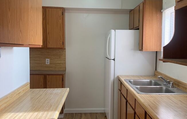 3 beds, 1 bath, $2,550, Unit 2912 E 8th Street