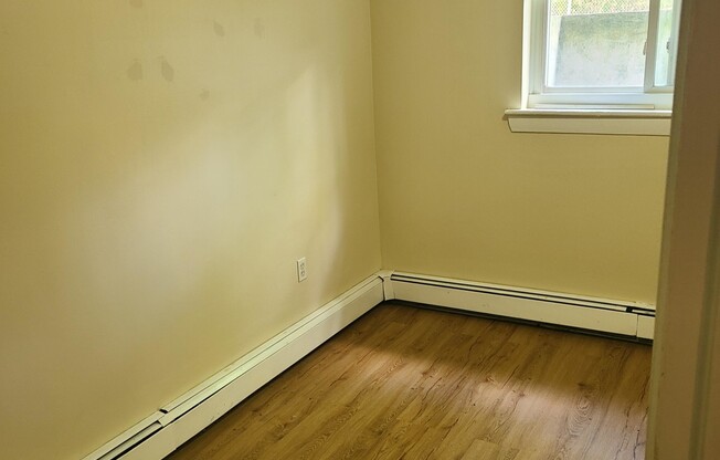 2 beds, 1 bath, $2,780, Unit 2