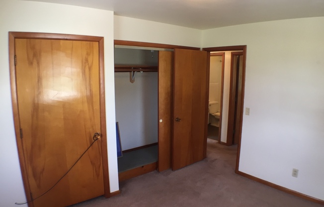 2 beds, 1 bath, 745 sqft, $825, Unit A 2