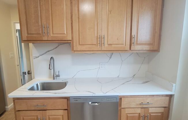 2 beds, 1 bath, 860 sqft, $2,100, Unit 3F