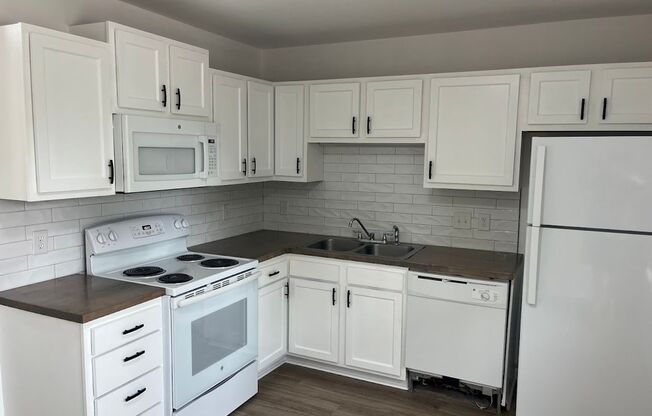 Available now. Water Included! Great 2BR/1.5 BA Townhouse in Central James Island!