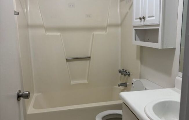 2 beds, 1 bath, 940 sqft, $1,125, Unit 203N