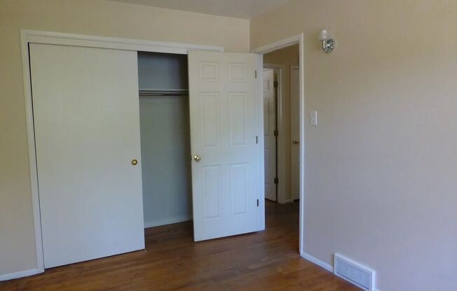 2 beds, 1 bath, $1,910