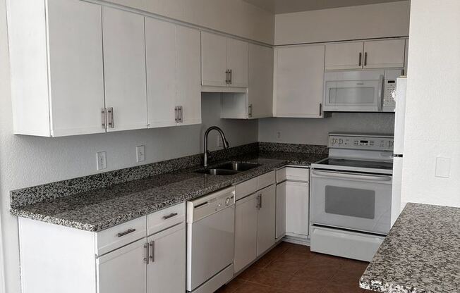 954 N Revere