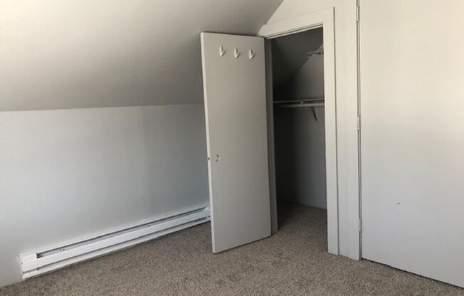 3 beds, 1 bath, $1,595